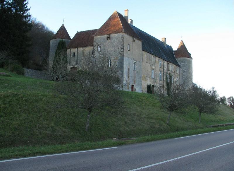 Château de Giry, dans le département de la Nièvre.