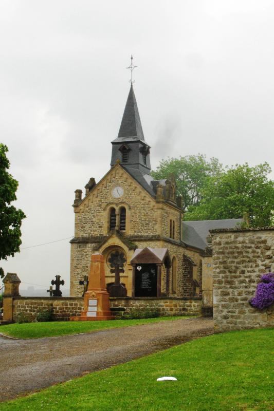  Église Saint Martin d'Iges, à Glaire, dans le département des Ardennes.