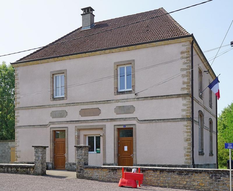  La mairie de Gouhelans,  dans le département du Doubs.