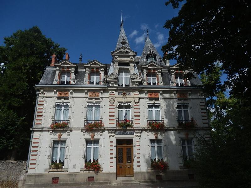  La mairie du Grand-Lucé, dans le département de la Sarthe.