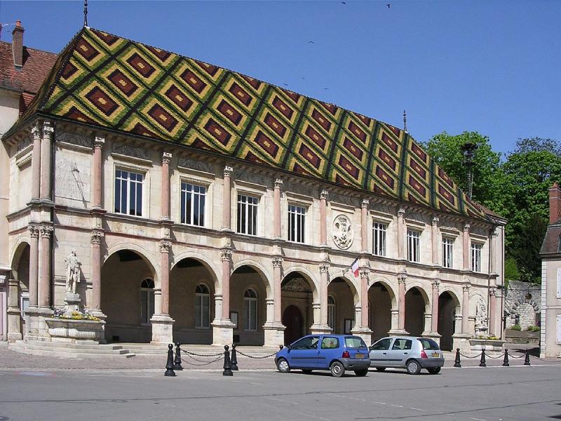 L'hôtel de ville de la commune de Gray, dans le département de la Haute-Saône.