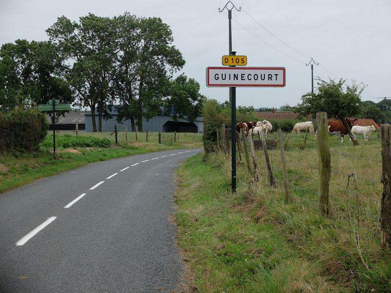  Une entrée de Guinecourt, dans le département du Pas-de-Calais.
