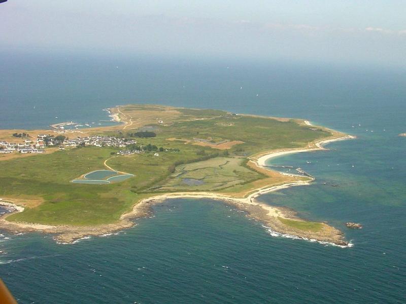 Hoëdic vue du ciel,  dans le département du Morbihan.