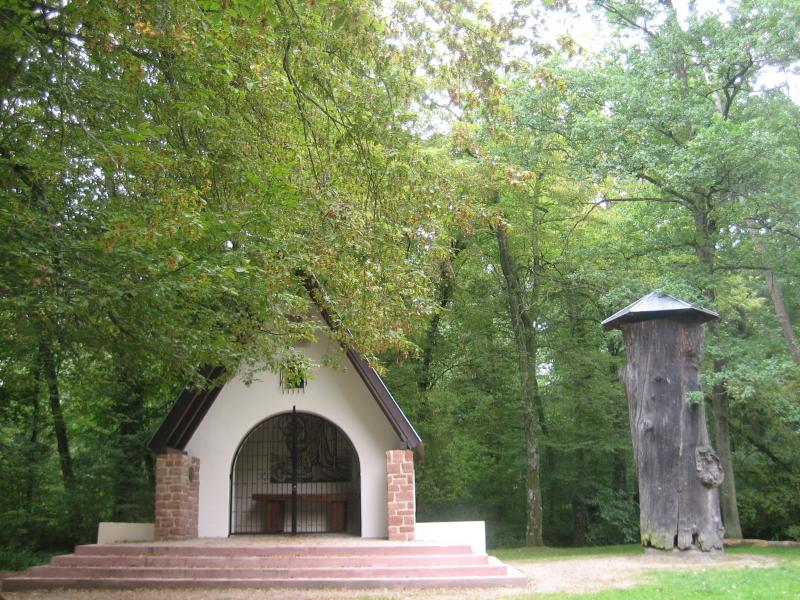 Photo de la chapelle de la Fôret sainte, en région Grand-Est. 