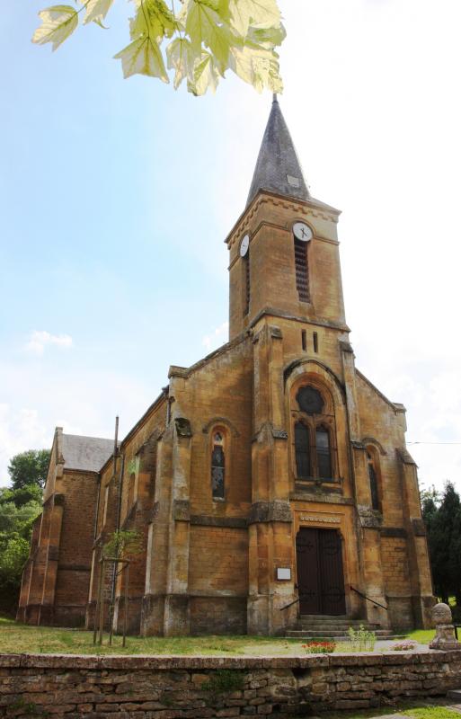 L'église Saint-Michel de la ville Herbeuval, dans le département des Ardennes, en région Grand-Est