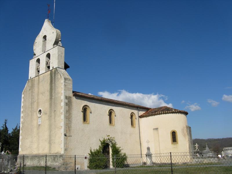 Vue extérieure de l'église de His, dans le département de la Haute-Garonne.