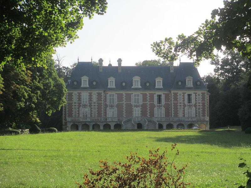 Le château de Lonné, dans la commune de Igé, dans le département de la Normandie.