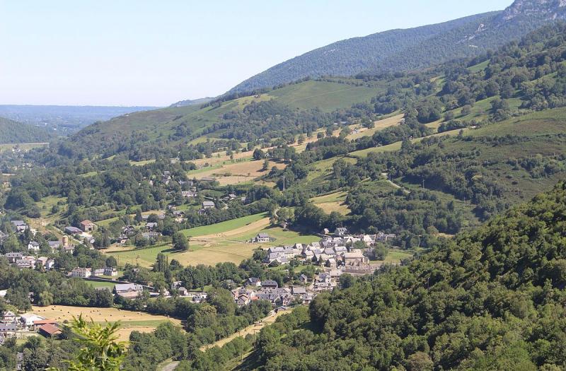 Vue du village d'Ilhet, dans le département des Hautes-Pyrénées.
