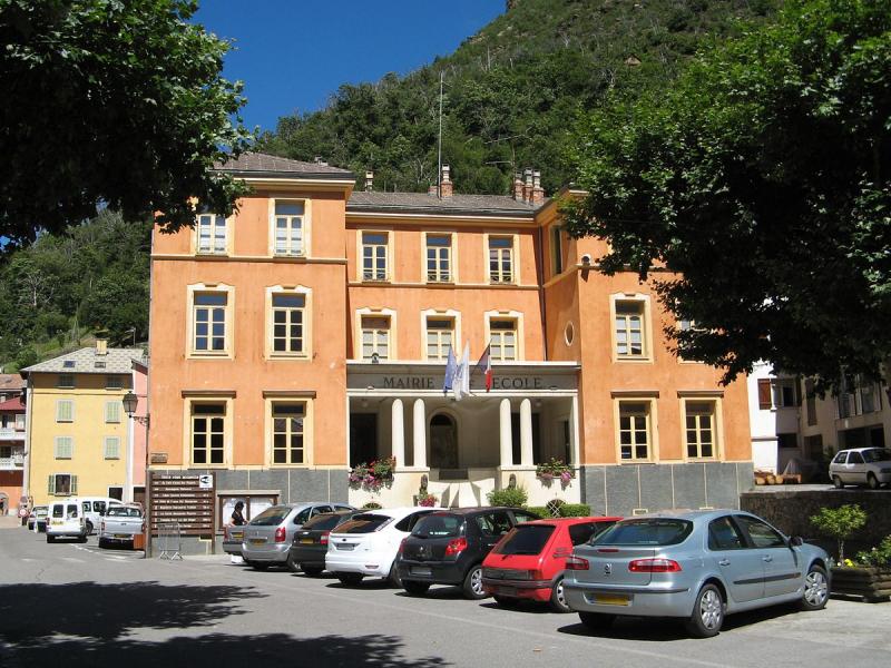 Mairie d'Isola, dans le département des Alpes-Maritimes.