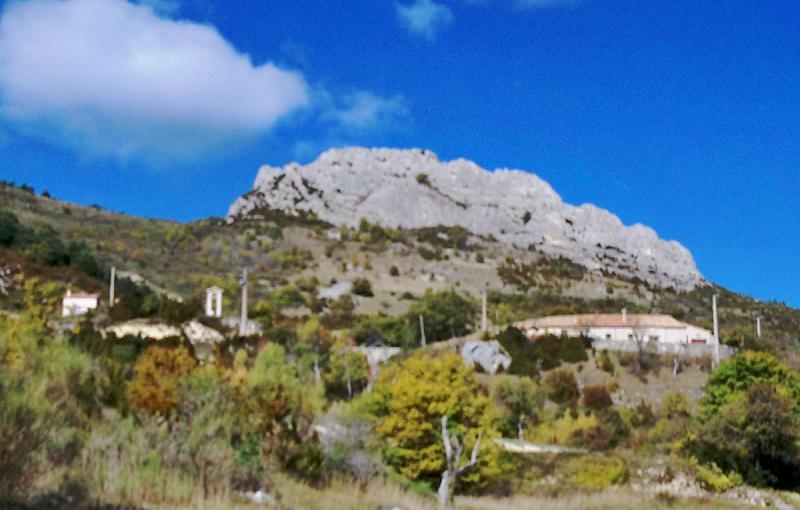  Vue générale du village de Izon-la-Bruisse.