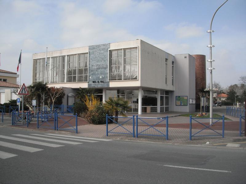 Hôtel de ville de Lacanau.
