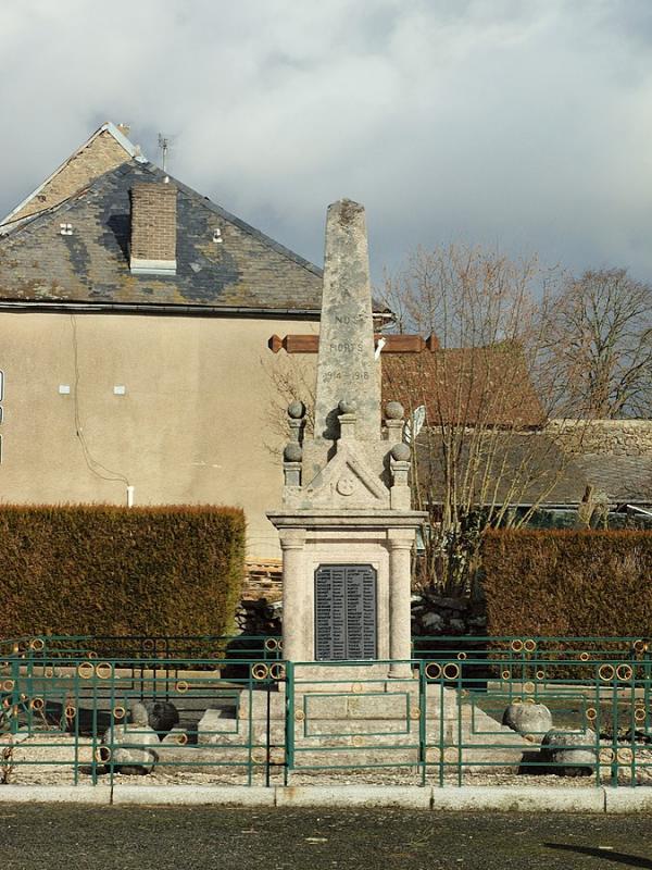 Le monument aux morts de Ladapeyre,  dans le département de la Creuse.