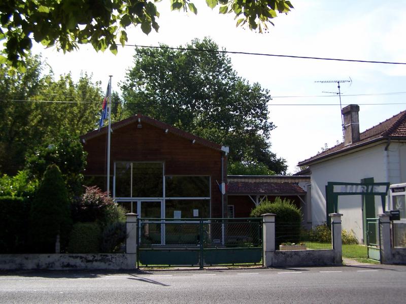 La mairie de Lartigue.