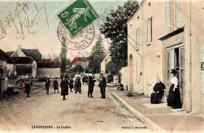 Le centre du village vers 1908.