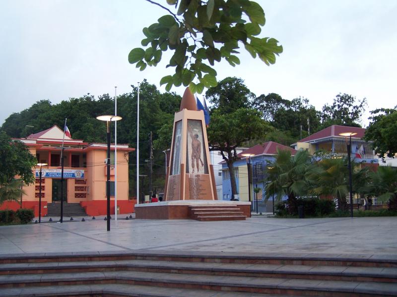 Photo de la  place principale des Abymes, dans le département et la région de la Guadeloupe.