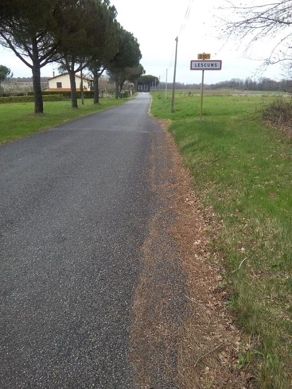 Entrée du village de Lescuns, dans le département de la Haute-Garonne.