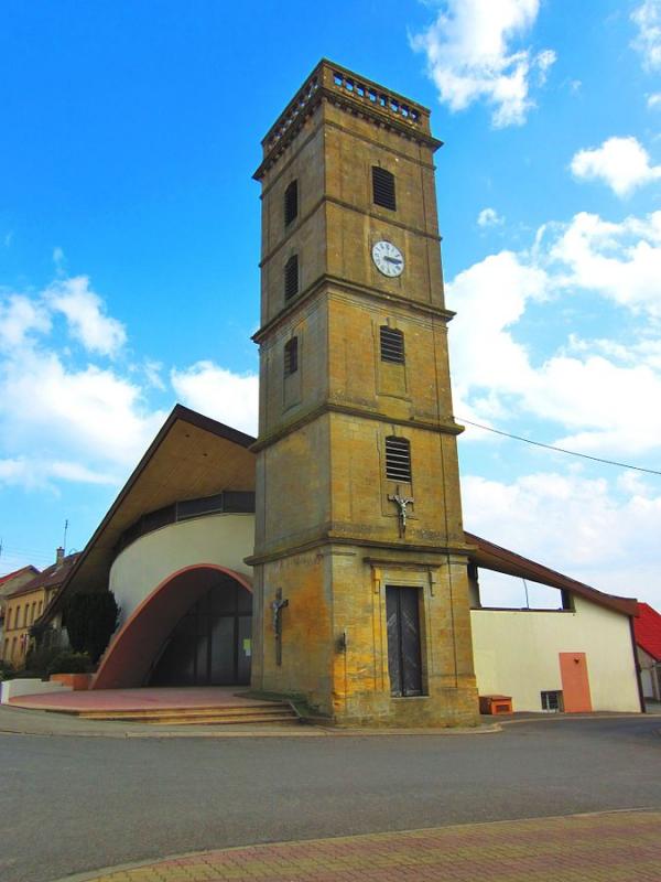 Église de la commune de Lexy, dans le département du Cantal.