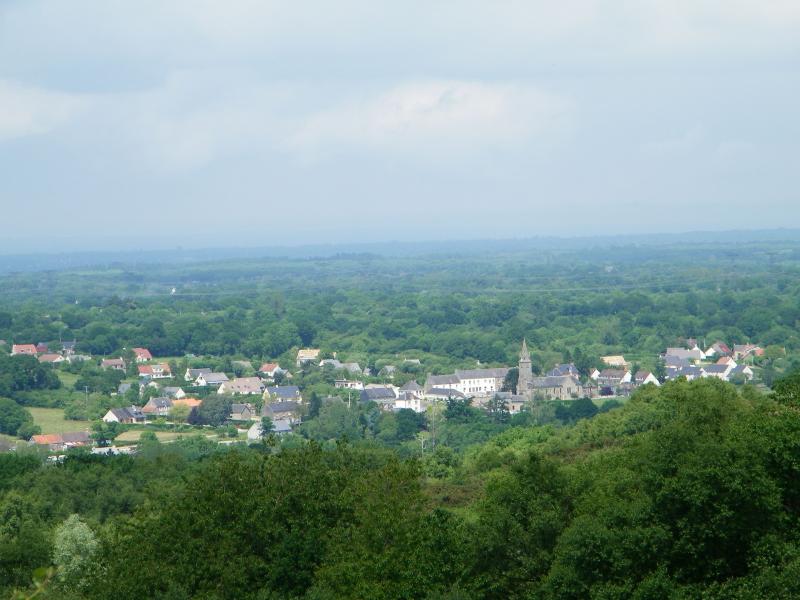 Vue générale du  village de Lithaire, pris en photo du Mont Castre.