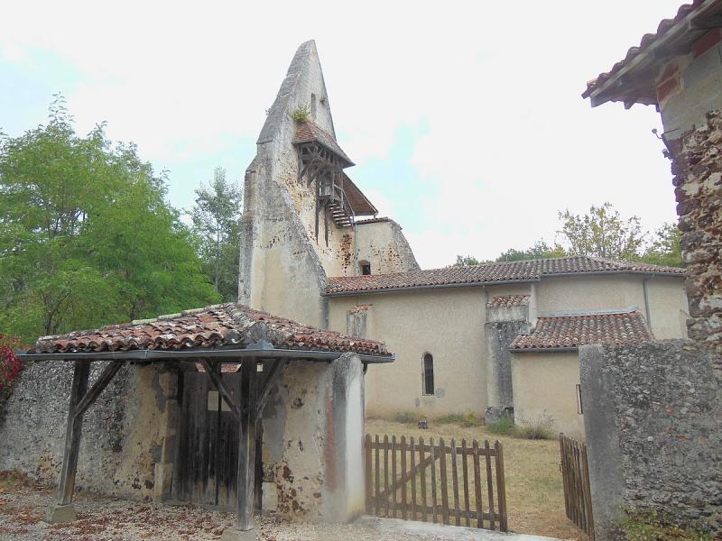 Église Saint-Georges de Lussolle à Losse, dans le département des Landes.