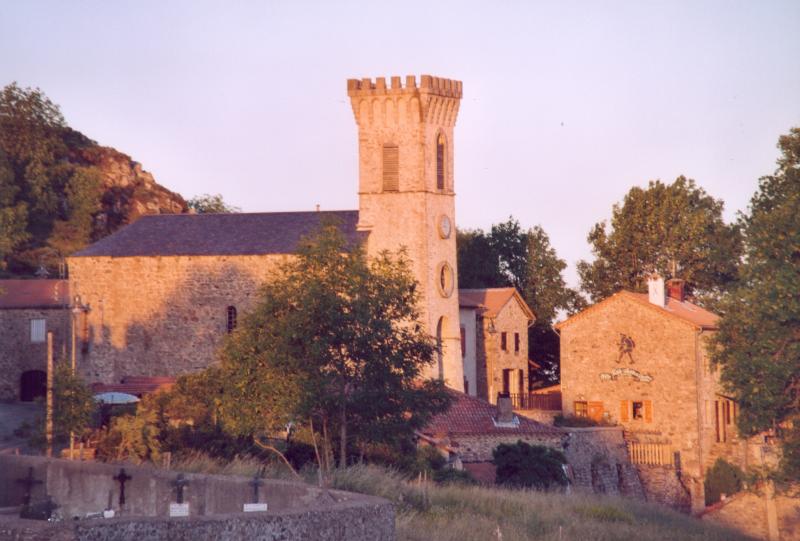  L'église de Loubaresse, dans le département de l'Ardèche.