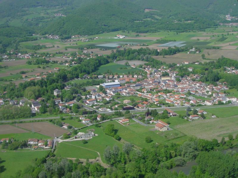Vue aérienne de Loures-Barousse.
