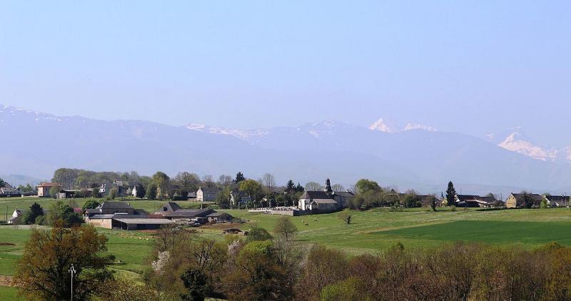 Vue générale de la commune de Luc, dans le département des Hautes-Pyrénées.