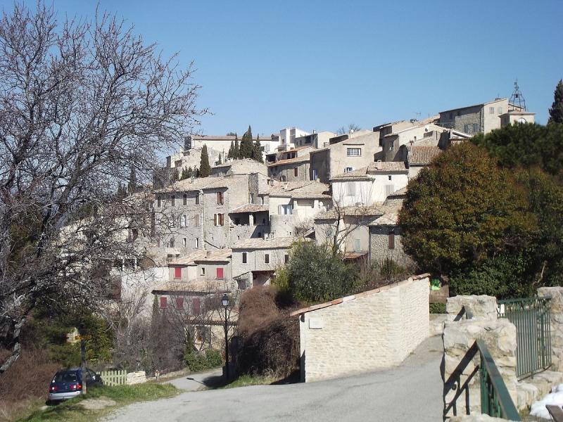  Village de Lurs, dans le département des Alpes-de-Haute-Provence.