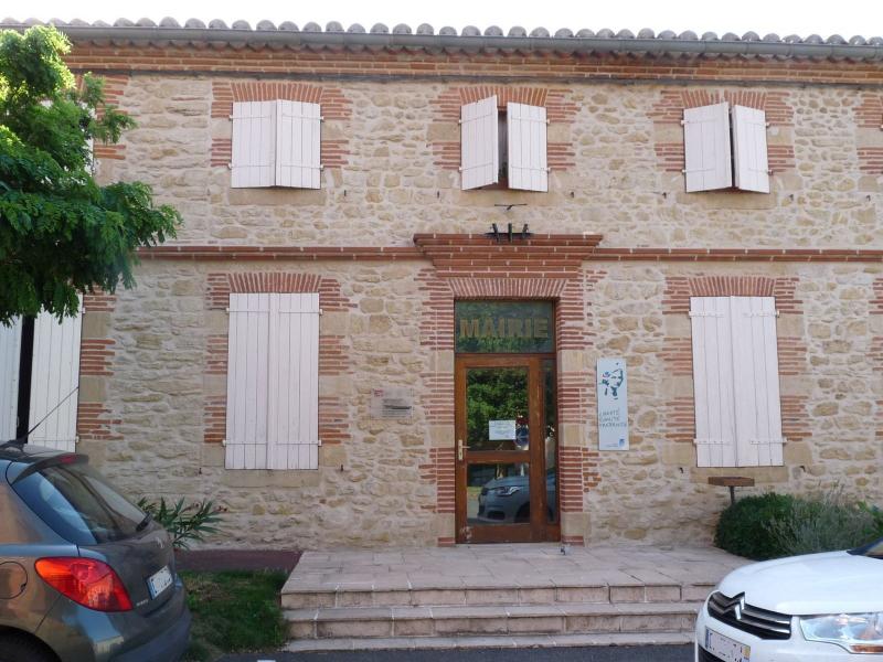 Mairie de la commune de Lux, dans le département de la Haute-Garonne.