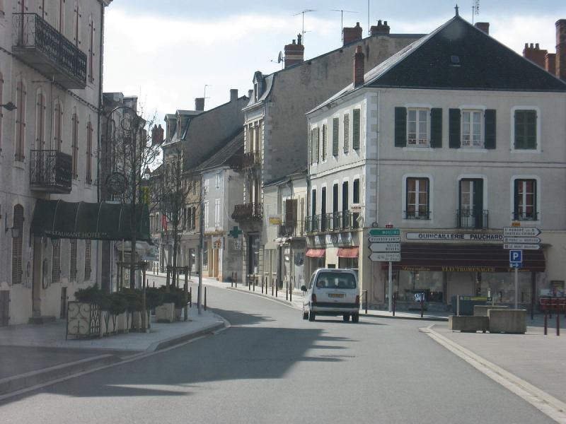 Vue de la commune de Luzy, dans le département de la Nièvre.