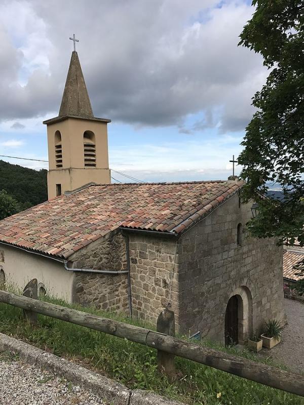 Image du village de Lyas, dans le département de l'Ardèche.