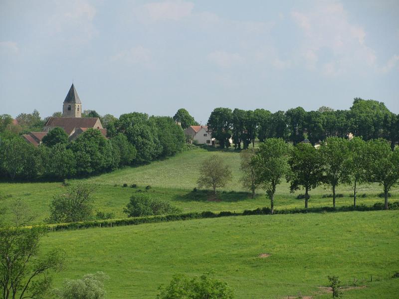 Église Saint-Martin à Lys, dans le département de la Nièvre.