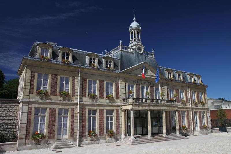 La mairie de Maisons-Alfort, dans le département du Val-de-Marne, en région Île-de-France