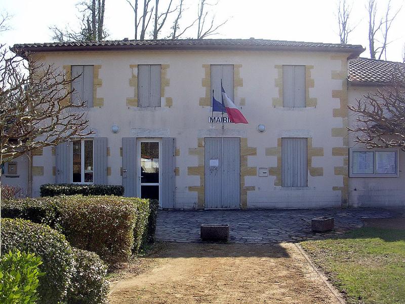 Mairie de Mano, dans le département des Landes.
	