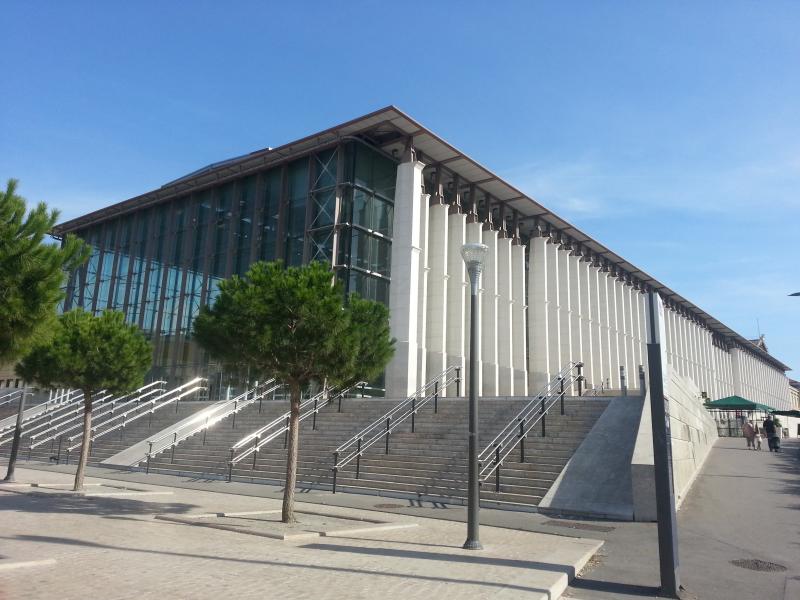 La gare Saint-Charles est située dans le 3e arrondissement de Marseille