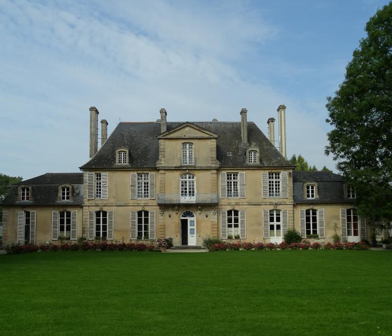 Façade sud du Château de Martragny.