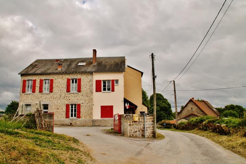 Mairie de La Mazière-aux-Bons-Hommes, dans le département de la Creuse.