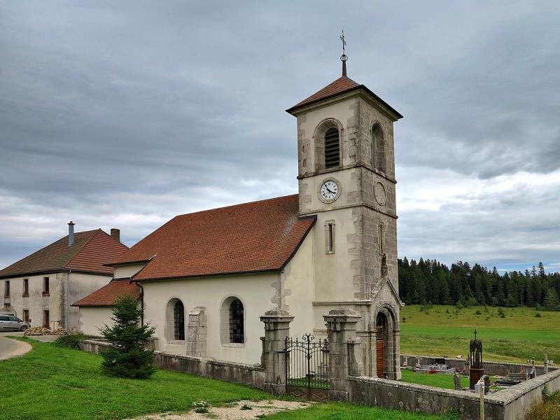  L'église à Le Mémont.