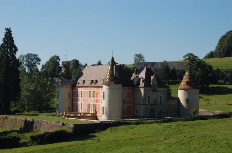   Château de Ménessaire,  dans le département de la Côte-d'Or.