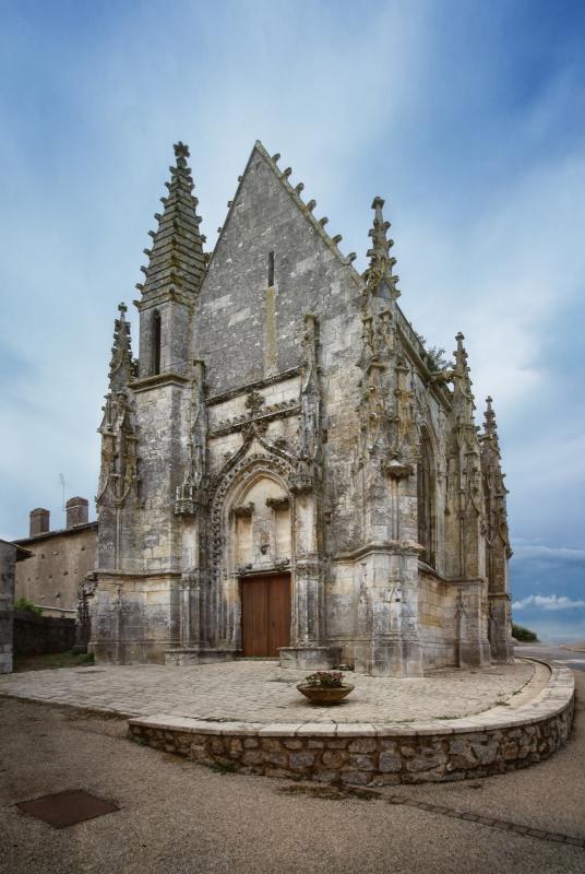 La chapelle Boucard de style gothique flamboyant à Ménigoute, dans le département des Deux-Sèvres.