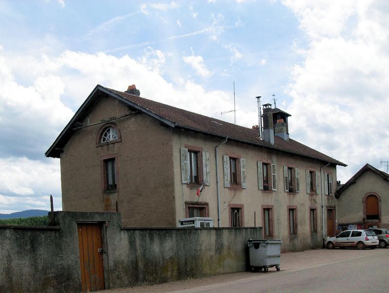 La mairie de Ménil-de-Senones, dans le département des Vosges.
