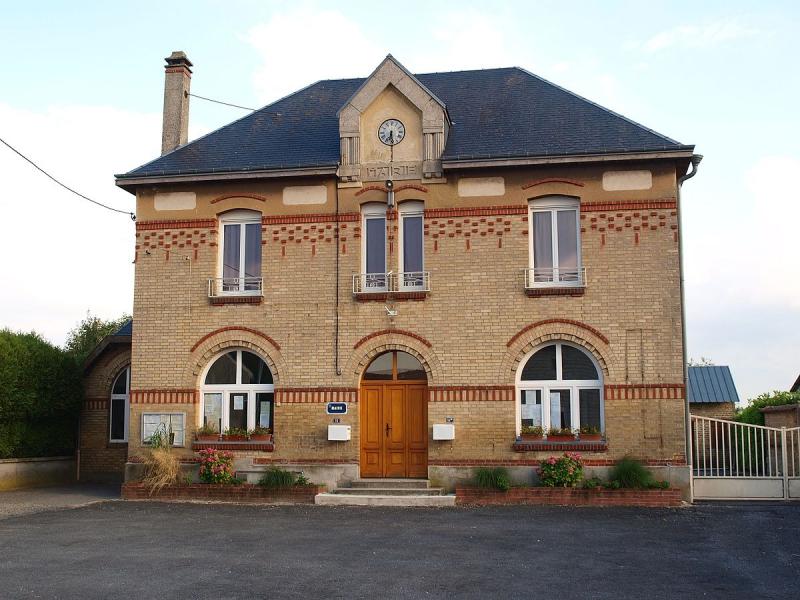 La mairie de Ménil-Lépinois,  dans le département des Ardennes,
