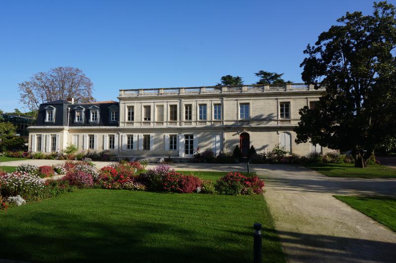 Hôtel de ville de Mérignac (Gironde), face sud-sud-ouest ; château Le Vivier, construit entre 1770 et 1790.