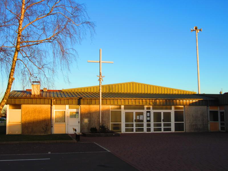 Photo de l'église paroissiale moderne de Mexy, en région Grand-Est. 