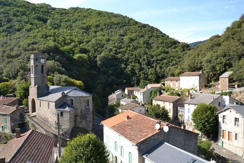   Vue générale du village de Miraval-Cabardès.