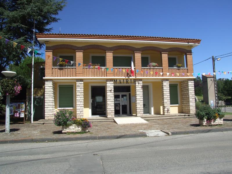 La commune française de Molières-sur-Cèze, dans le département du Gard, en région Occitanie.