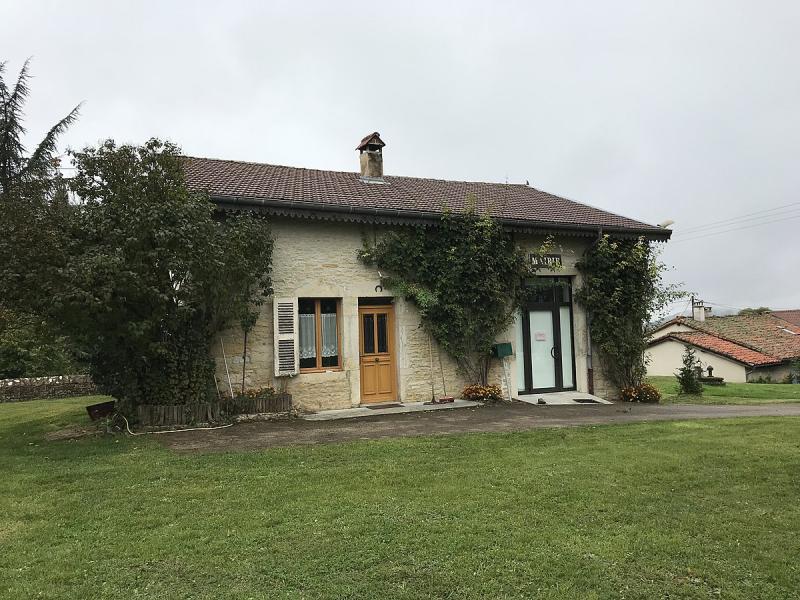  La mairie de Monnetay,  dans le département du Jura, en région Bourgogne-Franche-Comté.
