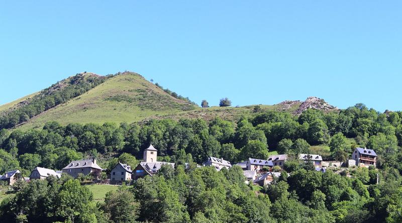 Vue générale de la commune de Mont, dans le département des Hautes-Pyrénées.