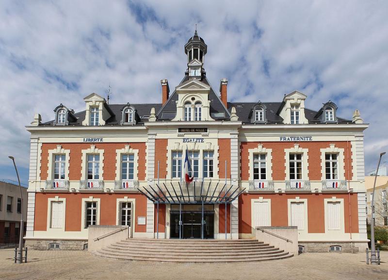 Photo de l'hôtel de ville de Montceau-les-Mines, en région Bourgogne-Franche-Comté. 