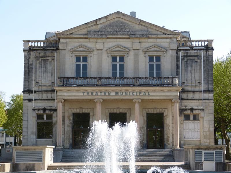 Photo du théatre municipal de Montélimar, en région Auvergne-Rhône-Alpes. 