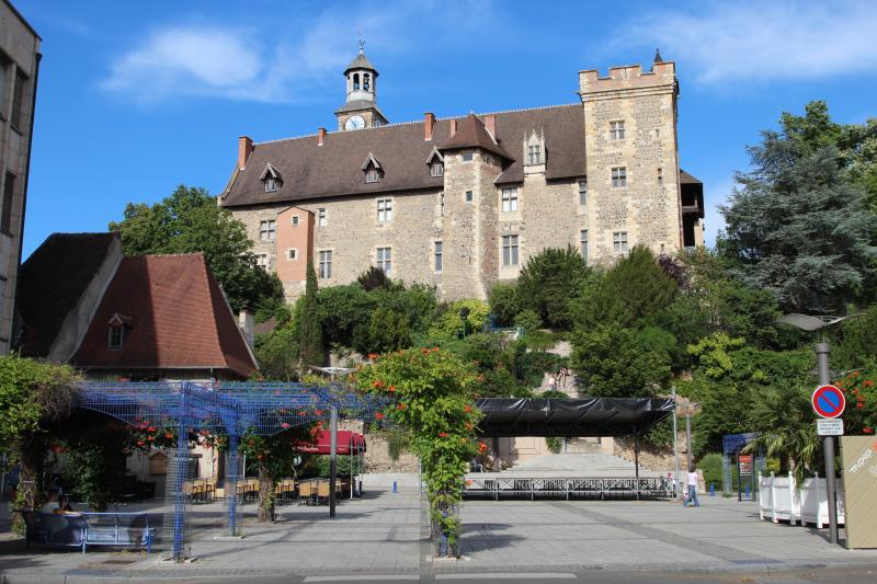 Photo du château des ducs de Bourbon, en région Auvergne-Rhône-Alpes.
